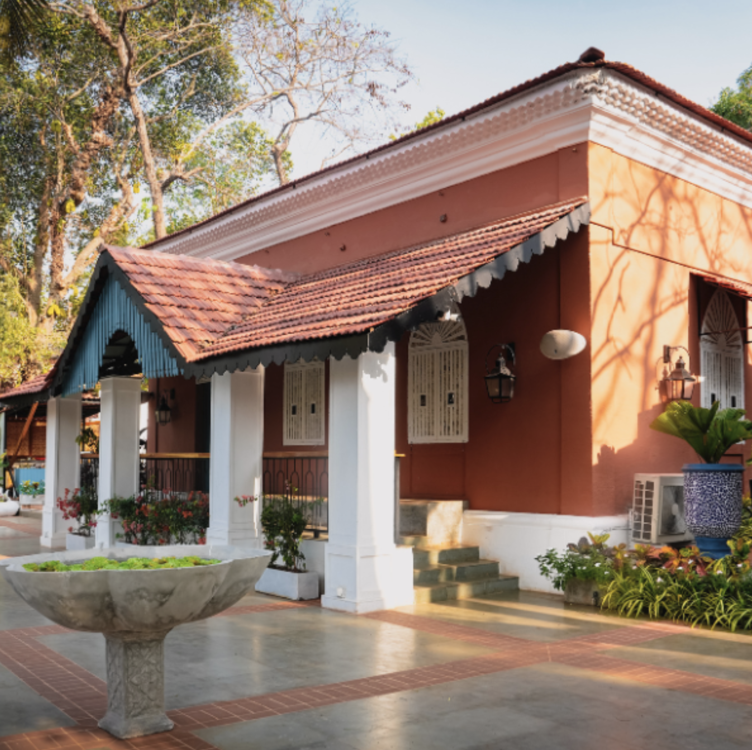 Kesar Bagh ambience